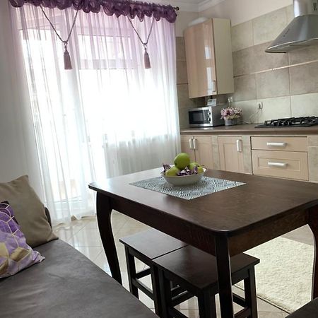 Центр. Поруч Парк Та Став Apartamento Ternopil Exterior foto