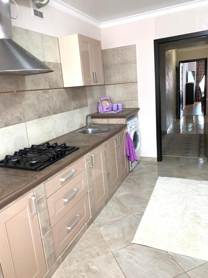 Центр. Поруч Парк Та Став Apartamento Ternopil Exterior foto