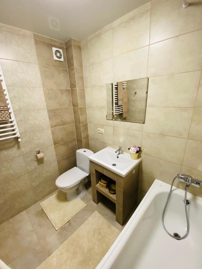 Центр. Поруч Парк Та Став Apartamento Ternopil Exterior foto